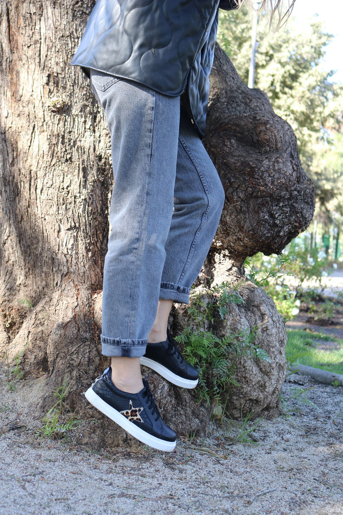 Zapatillas Negras Cuero Estrella Print